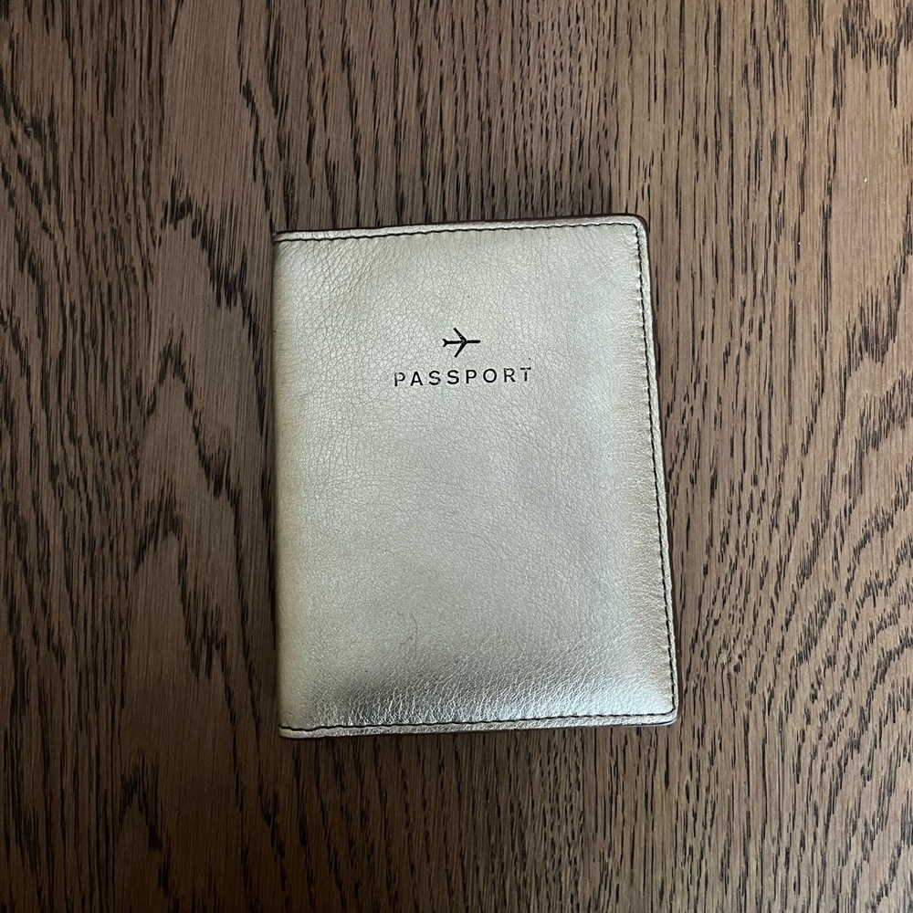 Fossil passport holder